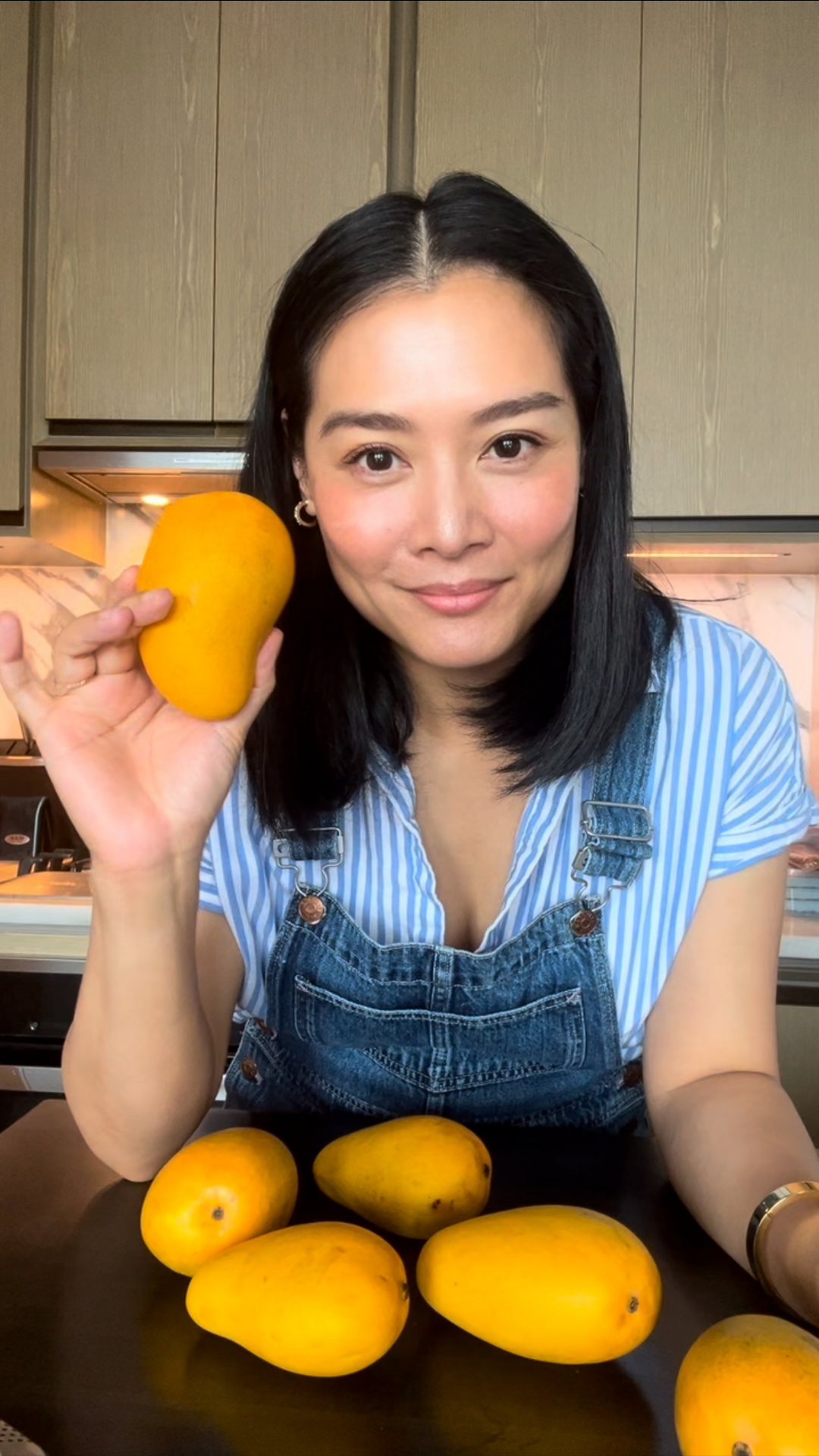 How To Ripening Mangoes (Thai Style)